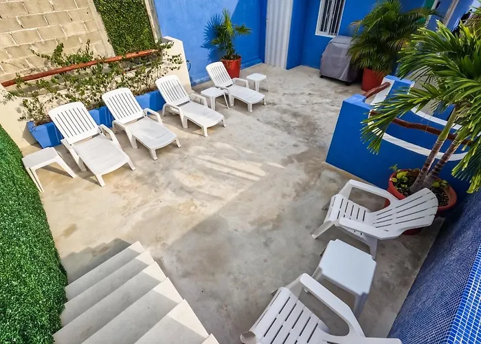 Luxury 6-bed 6-bath- An Entire Private W-plung Pool-5th Ave & At Walking Distance