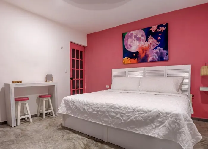 Luxury 6-bed 6-bath- An Entire Private W-plung Pool-5th Ave & At Walking Distance Villa Playa del Carmen