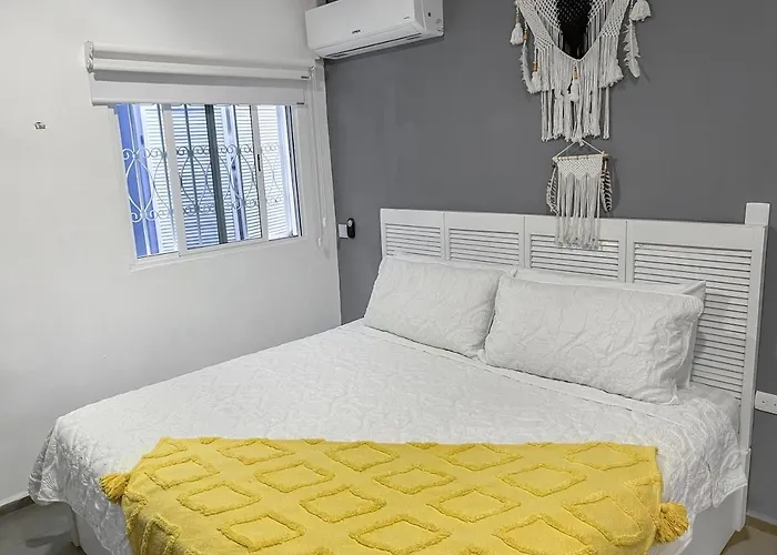 Villa Luxury 6-bed 6-bath- An Entire Private W-plung Pool-5th Ave & At Walking Distance