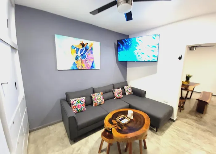 Luxury 6-bed 6-bath- An Entire Private W-plung Pool-5th Ave & At Walking Distance Villa *