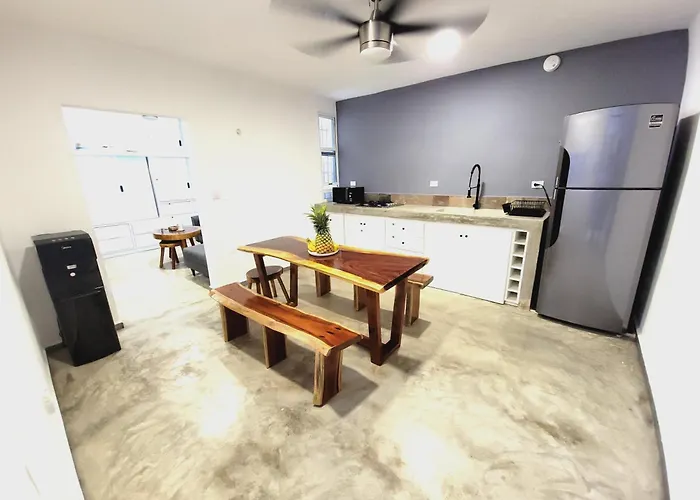 Luxury 6-bed 6-bath- An Entire Private W-plung Pool-5th Ave & At Walking Distance *