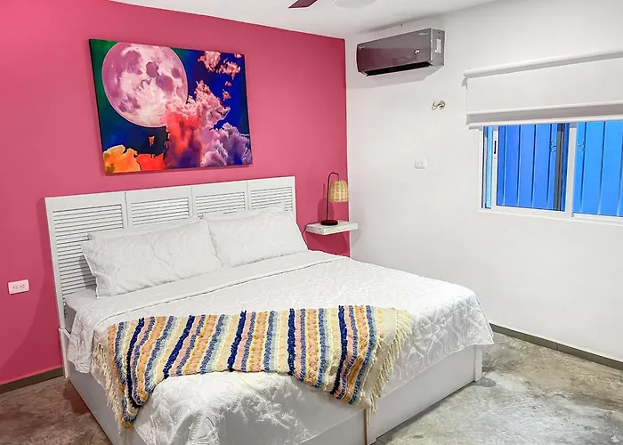 Luxury 6-bed 6-bath- An Entire Private W-plung Pool-5th Ave & At Walking Distance Villa Playa del Carmen